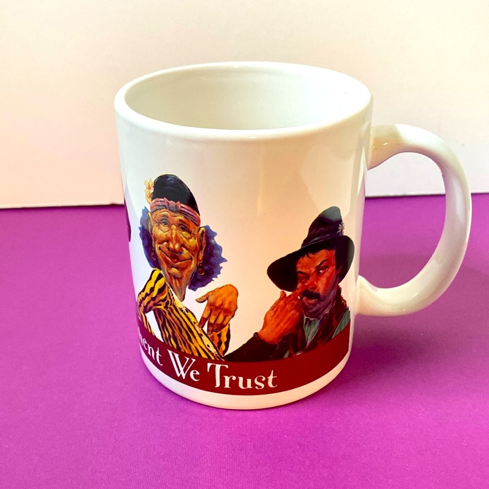 EUC Vintage 1993 Leanin’🌲Tree “In Upper Management We Trust” Ceramic Mug
